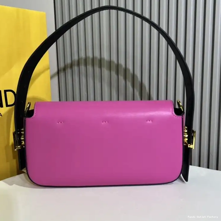 Vintage HOT Bag Leather Fendi Nappa Twist Baguette In Medium Rose 0620